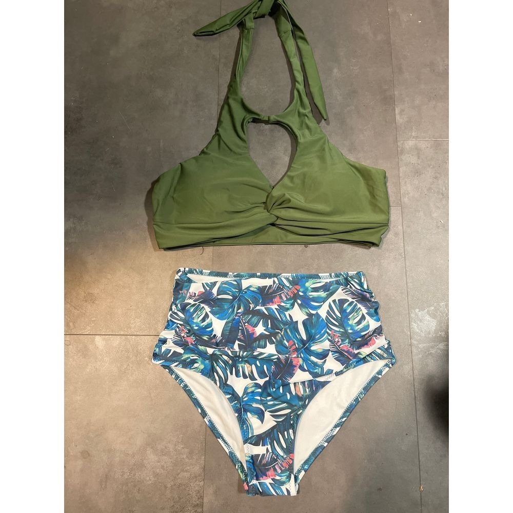 Green floral two-piece swimwear size small A-9